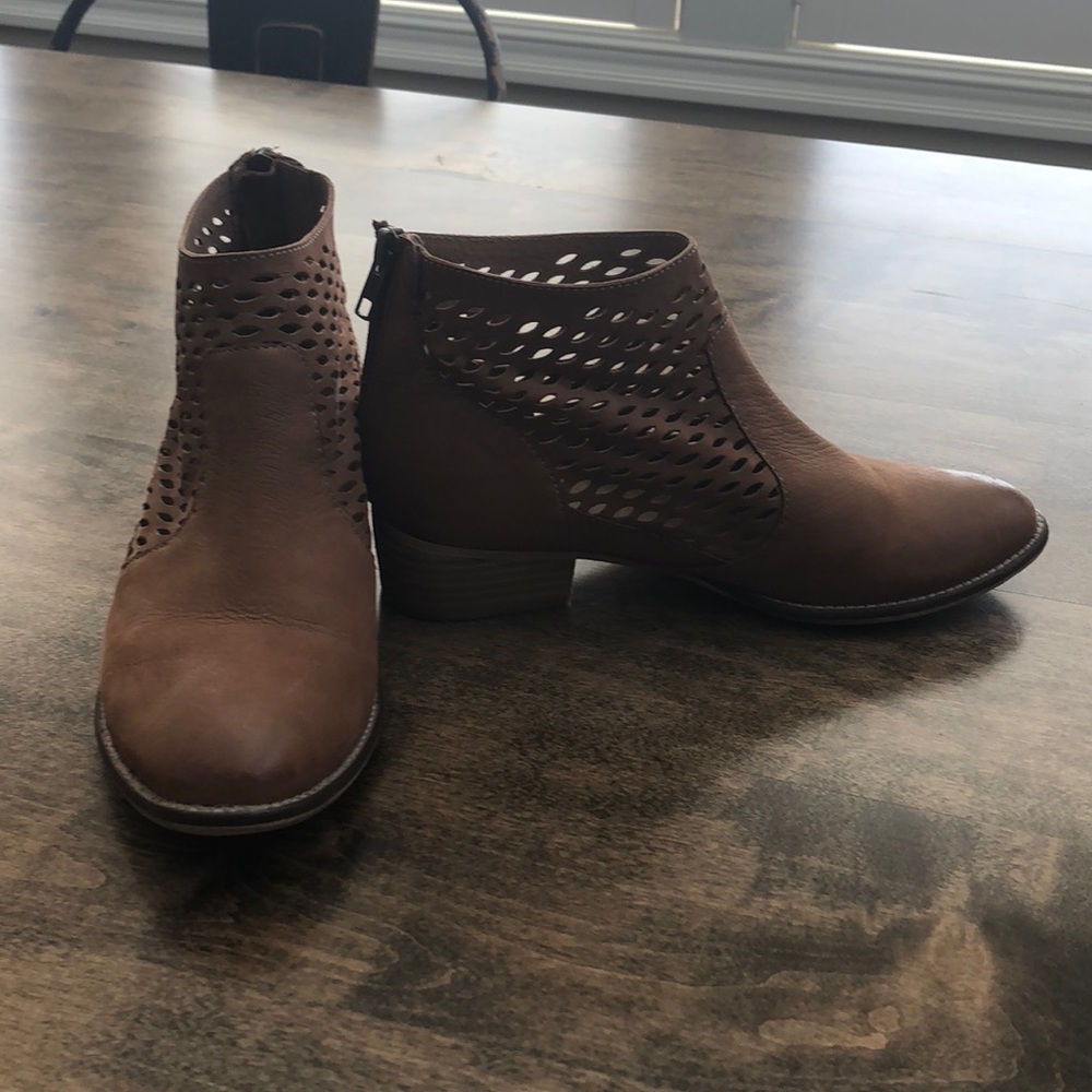 Seychelles tan booties
